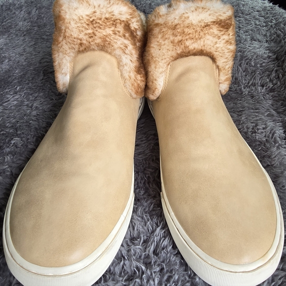 Beautiful, Ladies Faux Fur Trim LUGZ / Brand New/3 Colors Available. Size 8.5 - Picture 3 of 11